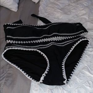 Black and White Women's Bikini Set